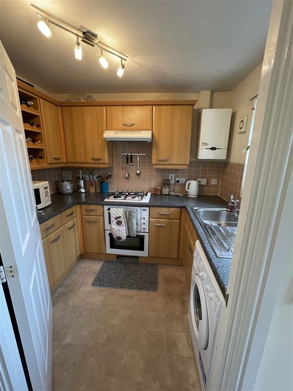 Property photo 2 of 20 Kitchen.Jpg