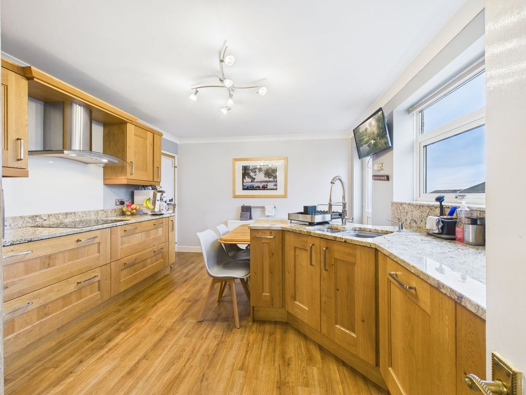 Property photo 3 of 14 Kitchen