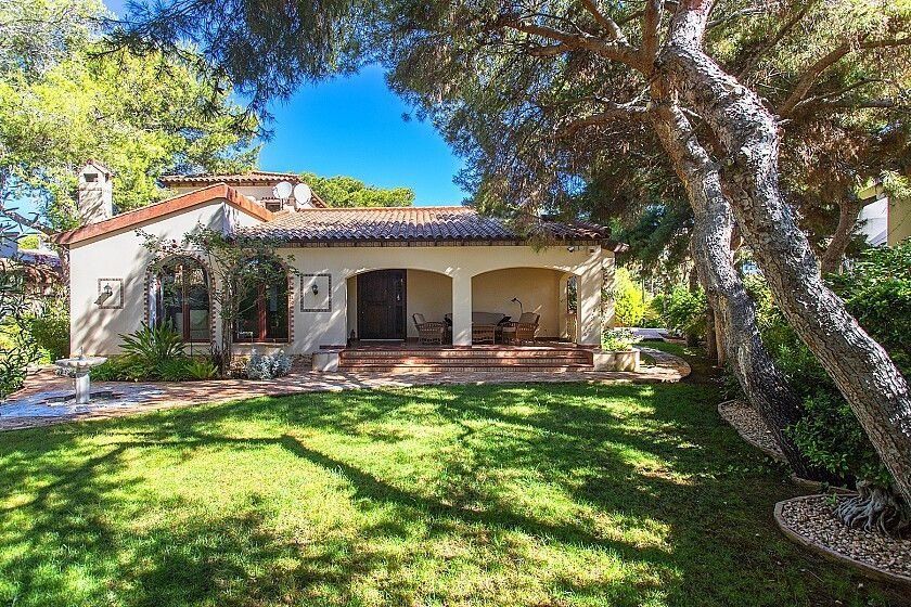 Property photo 2 of 34