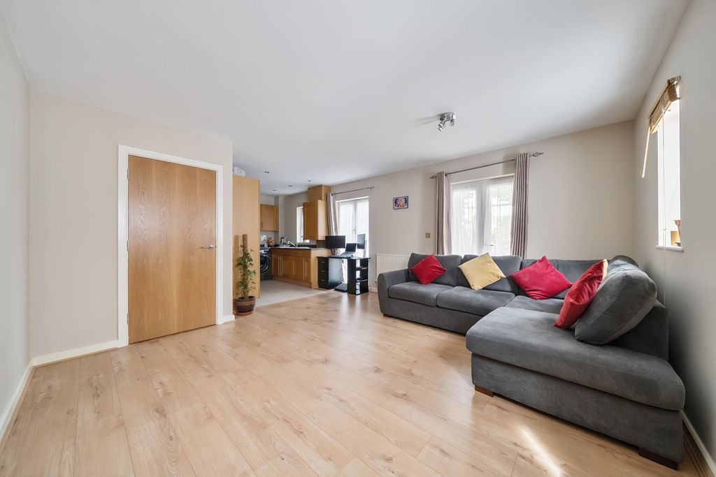 Property photo 2 of 21 1323939-11-686E44...