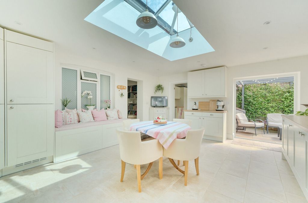Property photo 3 of 25 1335299-9-6894Fb8...