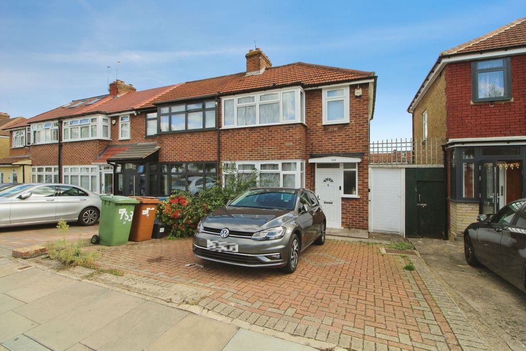Property photo 1 of 19 Four Bedroom Semi Detached House To Rent