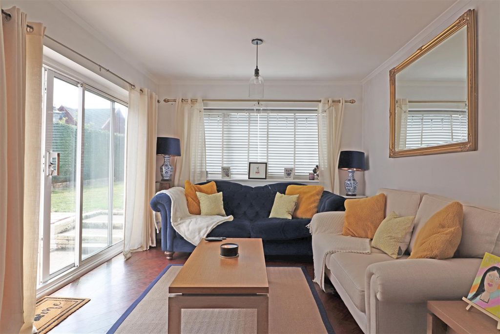 Property photo 2 of 23