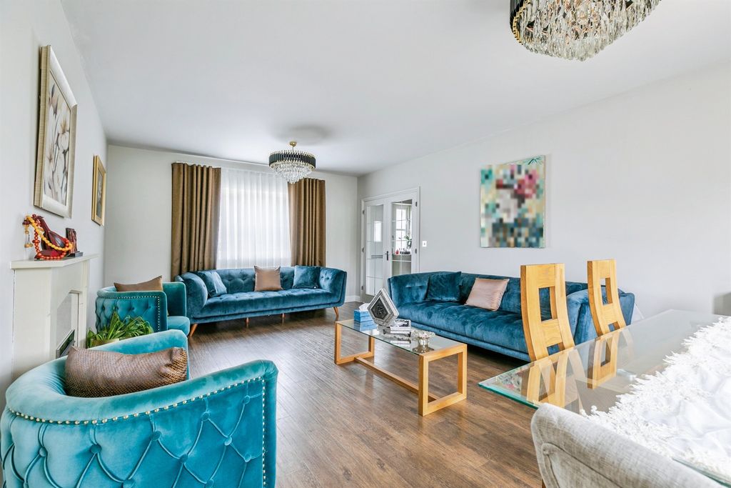 Property photo 3 of 28