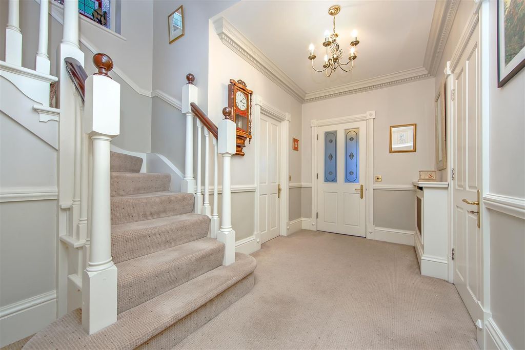 Property photo 2 of 23