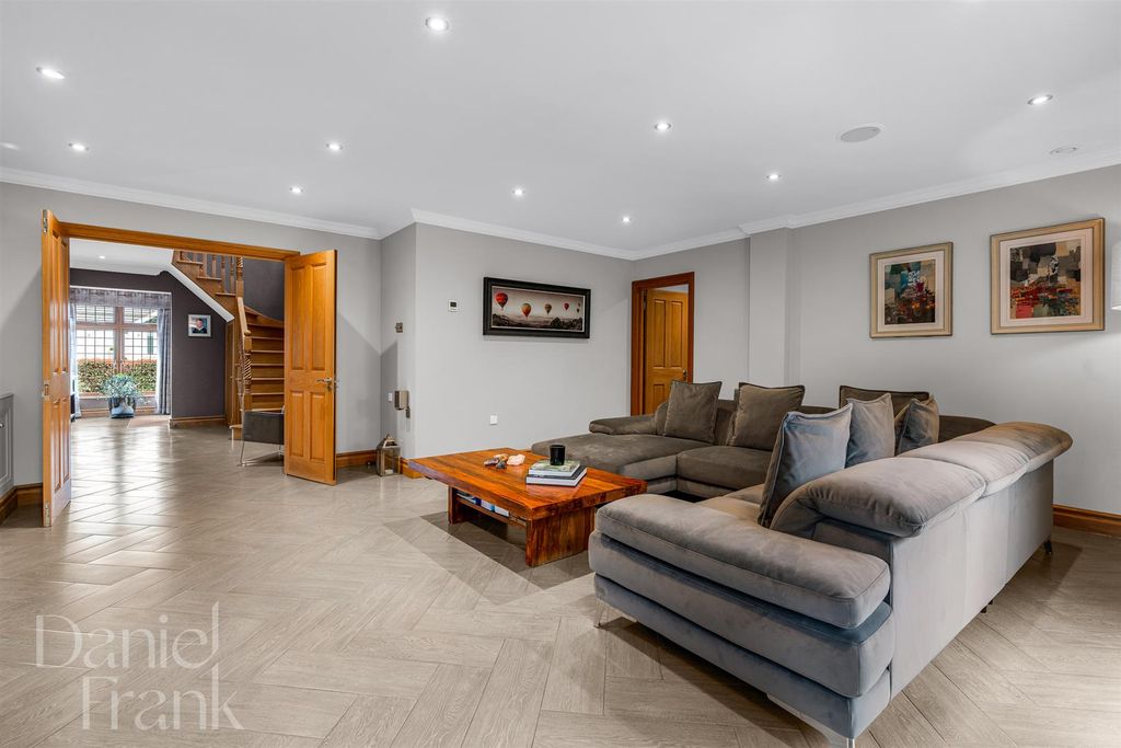 Additional image 6 of 5 bed detached house for saleWest View, Loughton IG10