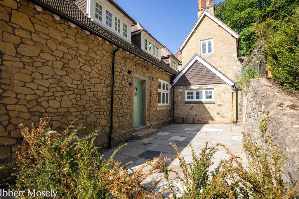 Property photo 2 of 14 7 Courtyard.Jpg