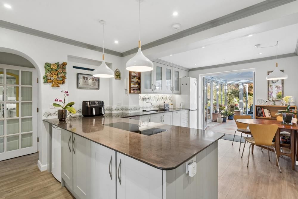 Property photo 3 of 21 Image