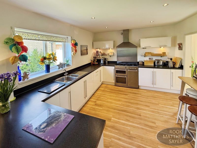 Property photo 3 of 16 Photo 9
