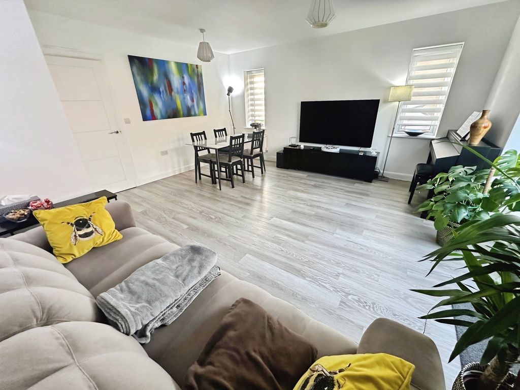 Property photo 2 of 17 Pbox-Img.Jpeg