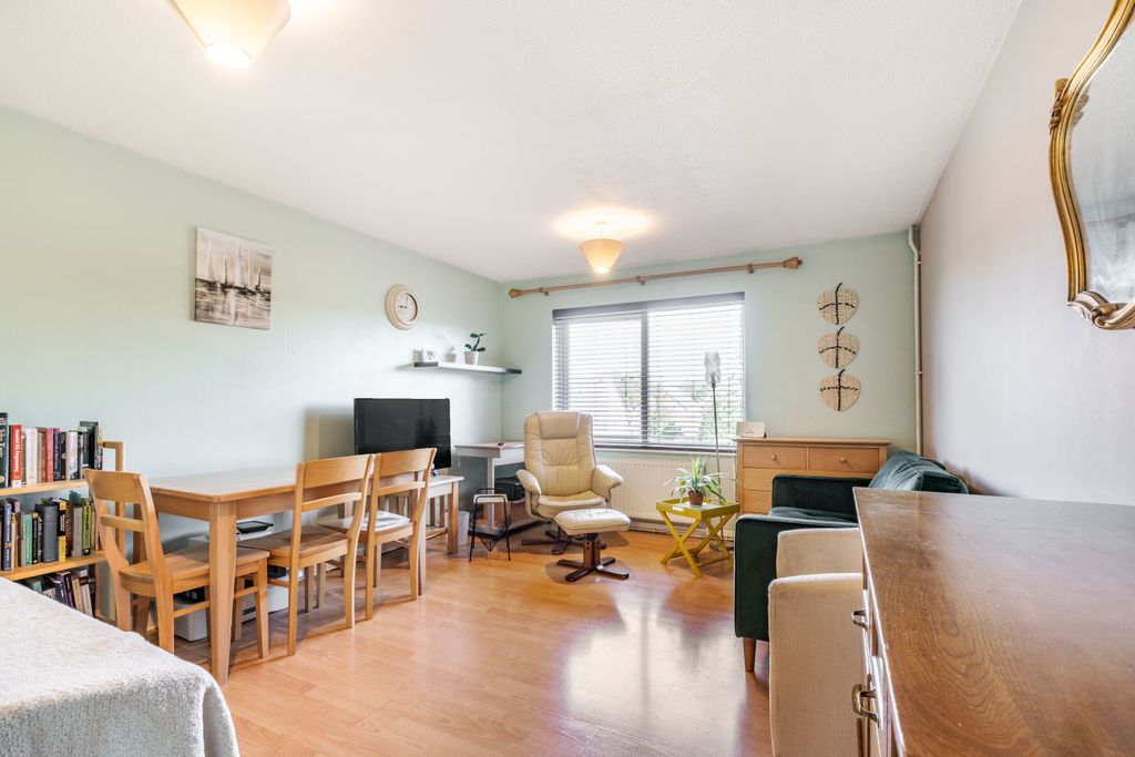 Property photo 1 of 16 8518699-Interior01
