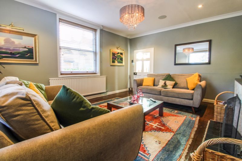 Property photo 3 of 33 Lounge