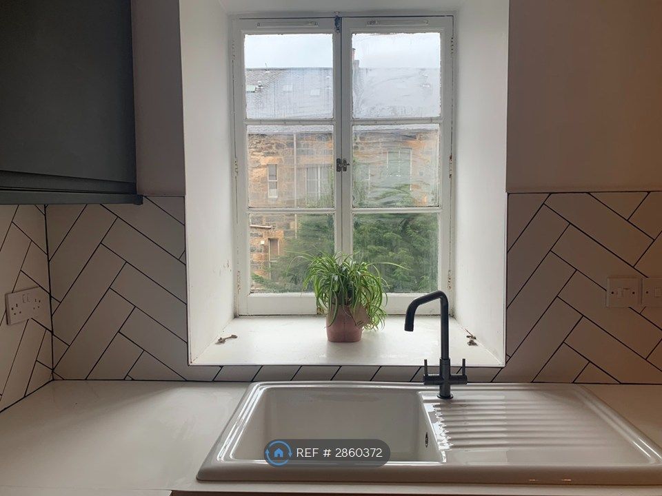 Property photo 3 of 18 Kitchen