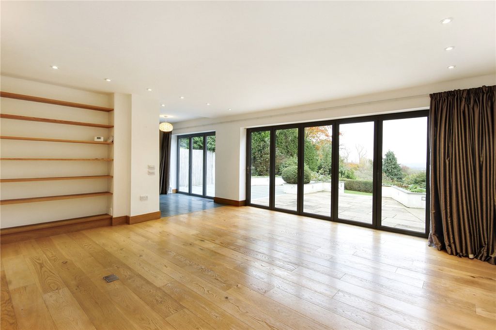 Property photo 2 of 18 Dining/Family Room