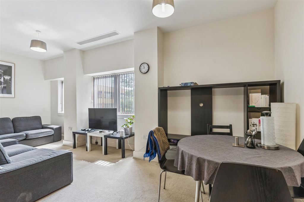 Property photo 3 of 14 Sitting/Dining Room
