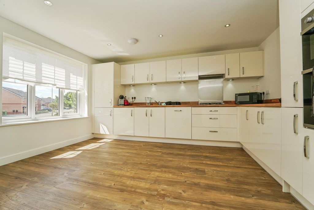 Property photo 2 of 17 Kitchen Diner