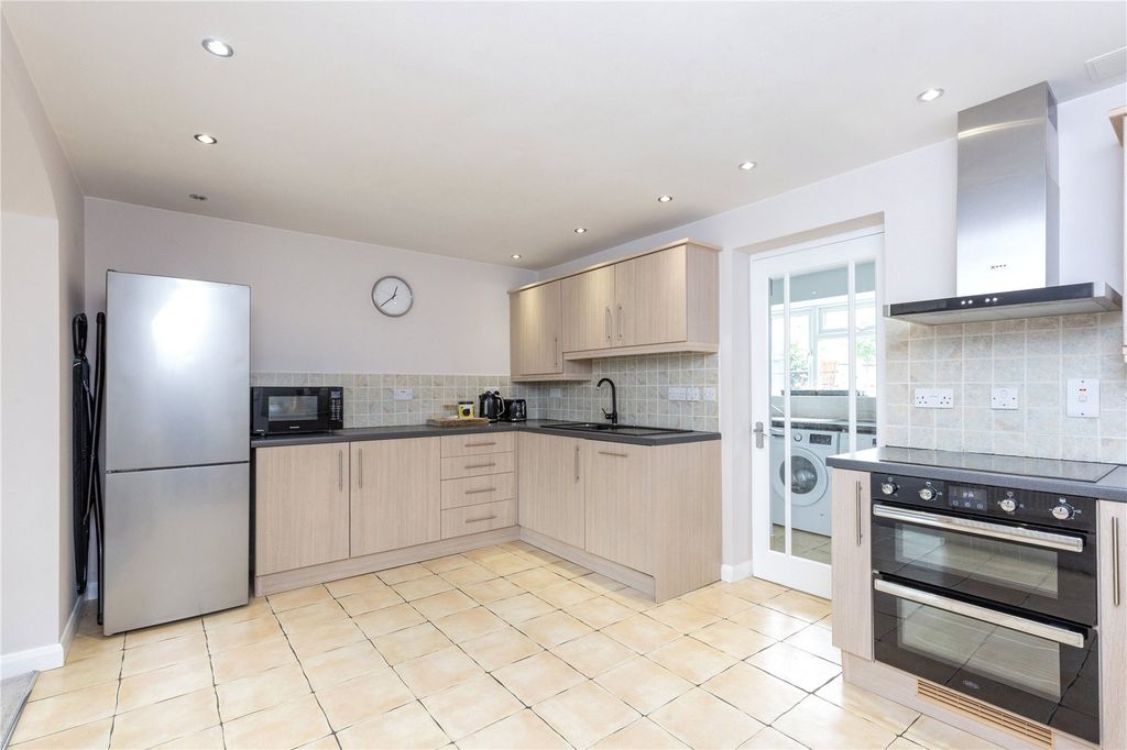 Property photo 2 of 18 Picture No. 17