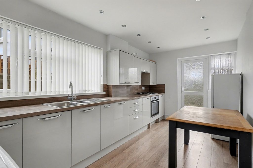 Property photo 2 of 18 4372485