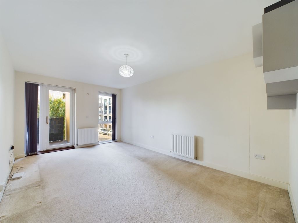 Property photo 2 of 11 Lounge