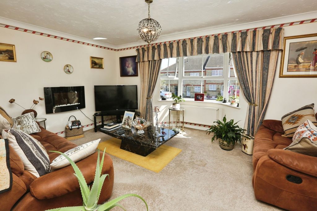 Property photo 3 of 17 Photo