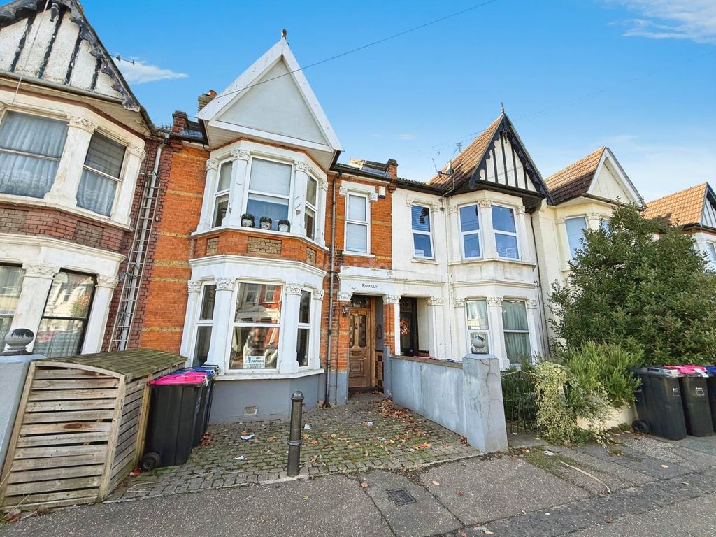 Property photo 2 of 23