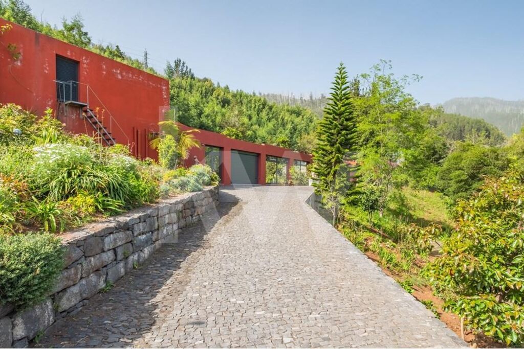 Property photo 1 of 83