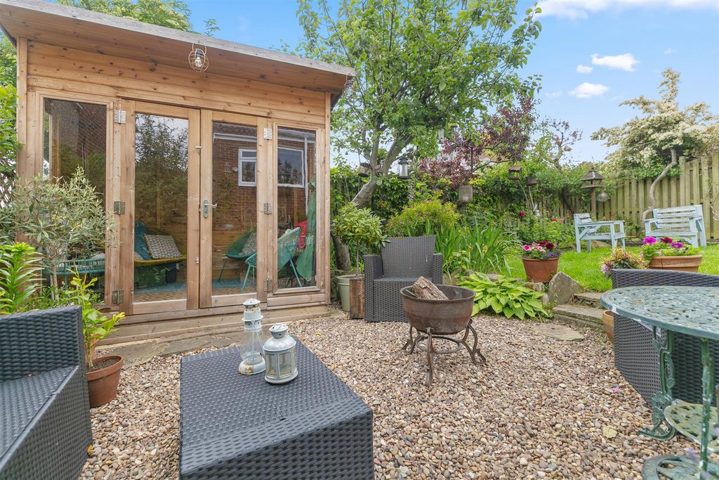Property photo 3 of 34 Summer House