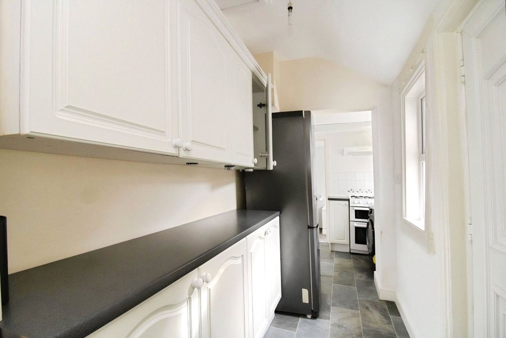 Property photo 3 of 8 Kitchen