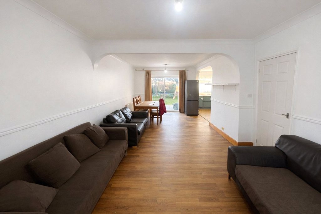 Property photo 2 of 9 Lounge