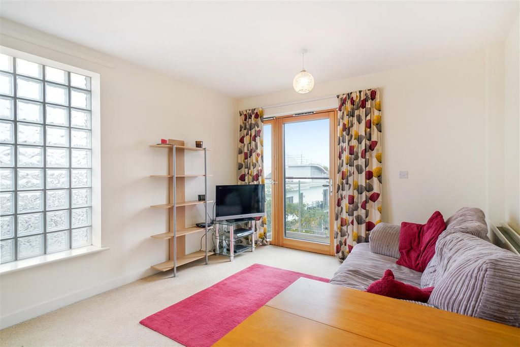 Property photo 2 of 9
