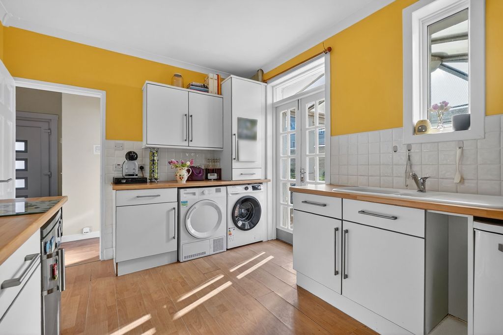 Property photo 3 of 24