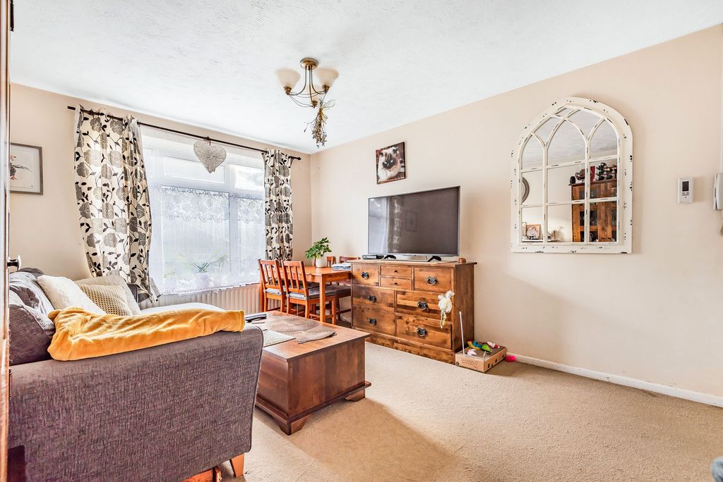 Property photo 2 of 11