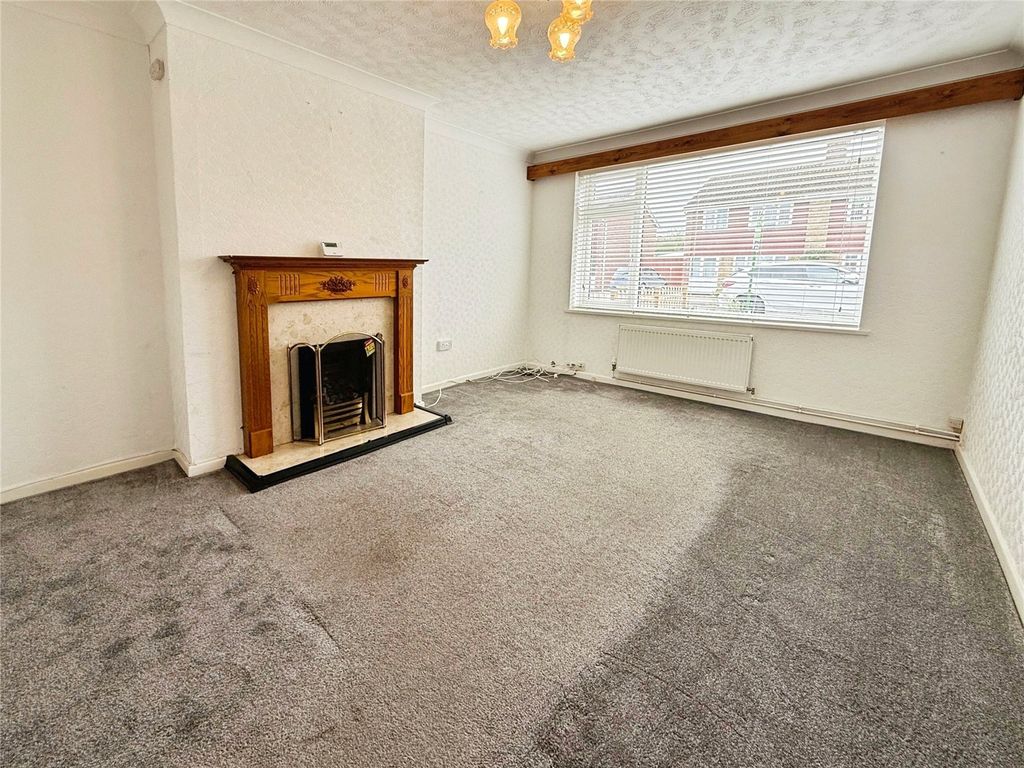 Property photo 2 of 14 Lounge