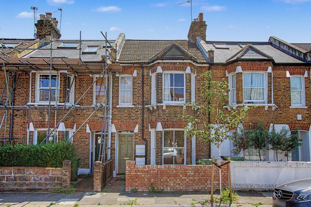Property photo 1 of 11 32A Vespan Road, Shepherd's Bush, London W12 9Qq