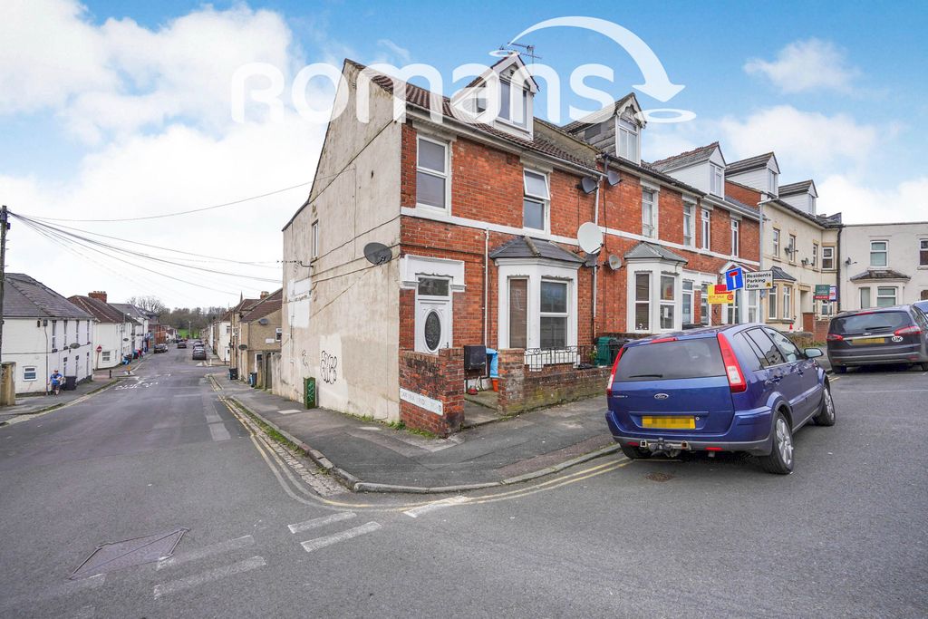 Property photo 2 of 7 1