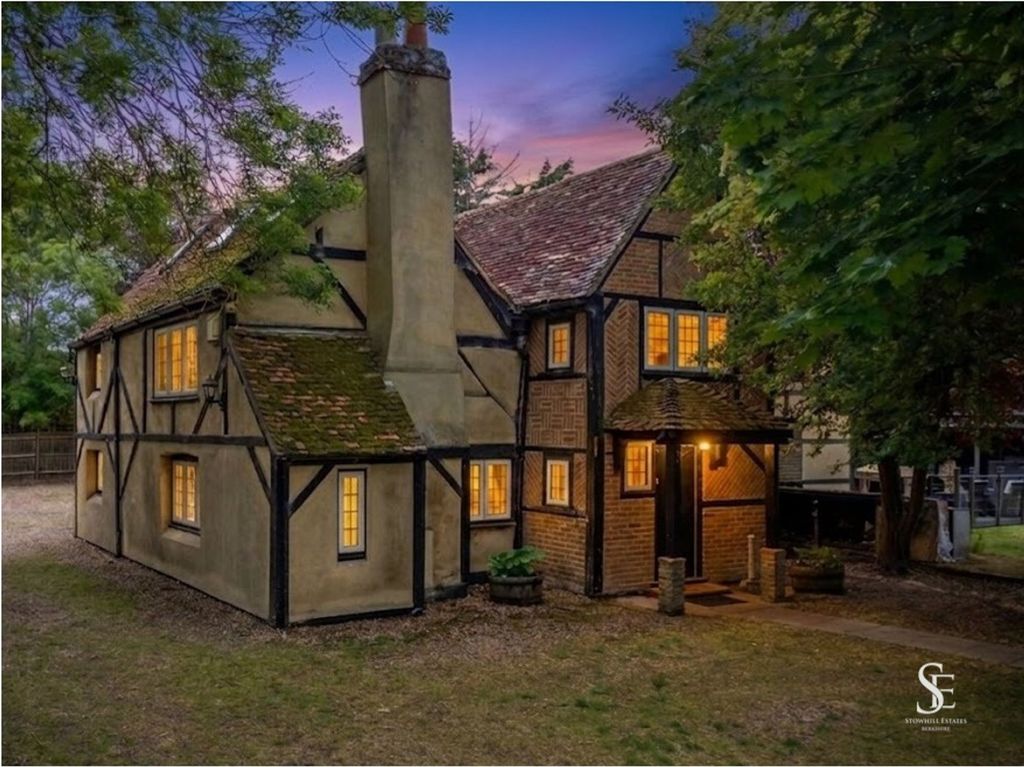 Property photo 1 of 34 Twilight Of Front Of House