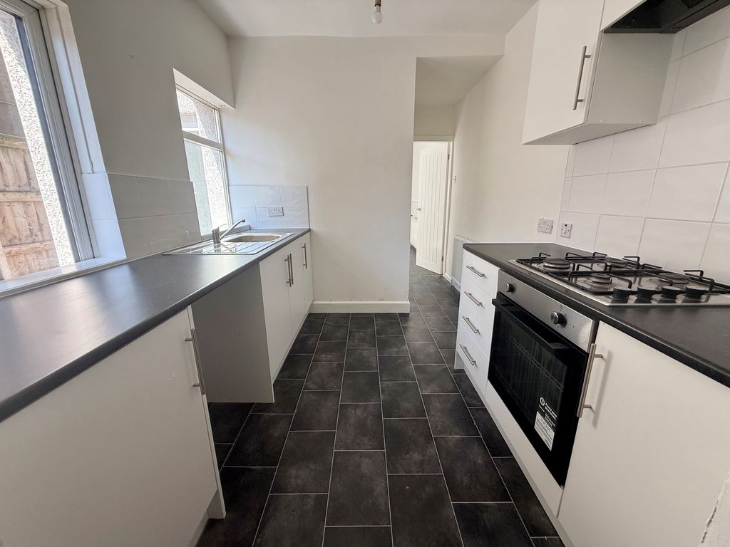 Property photo 3 of 14 Kitchen
