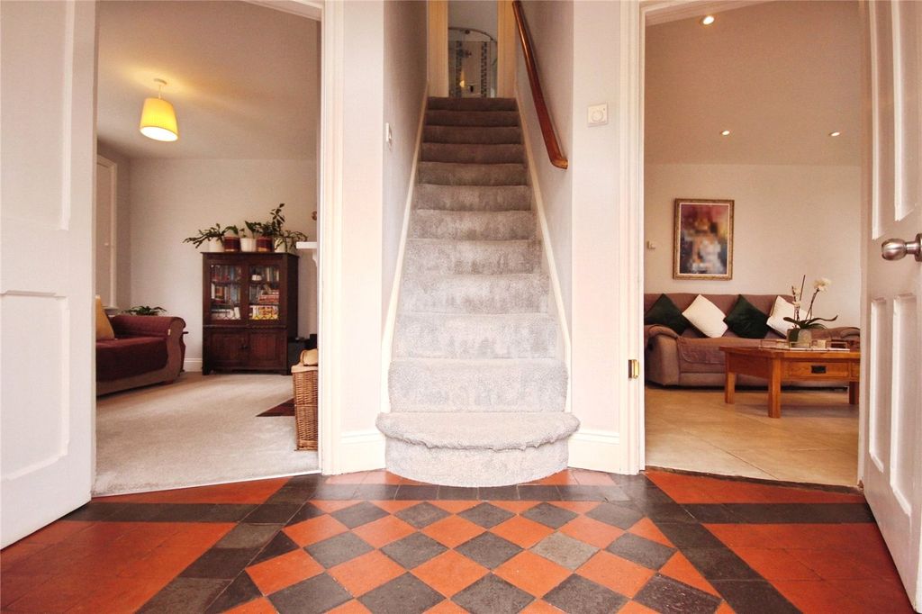 Property photo 2 of 21 Entance Hallway