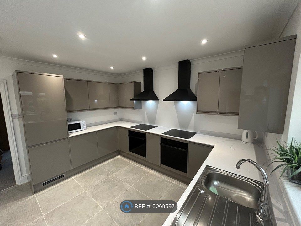 Property photo 3 of 30 Kitchen