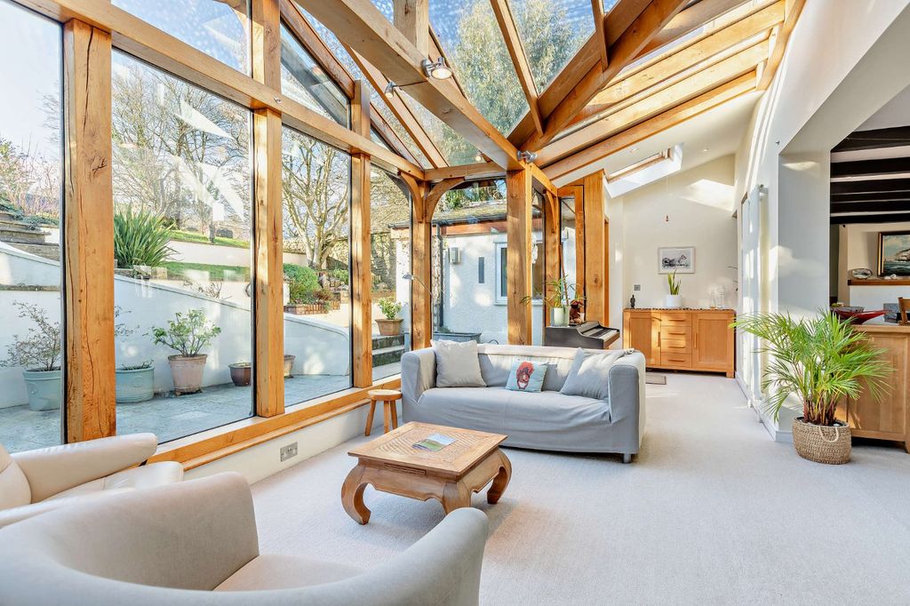 Property photo 2 of 21 Conservatory