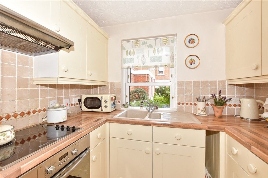 Property photo 1 of 10 Kitchen