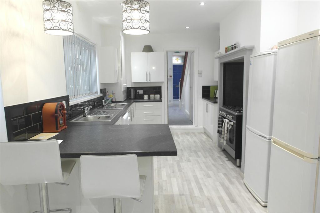 Property photo 1 of 2