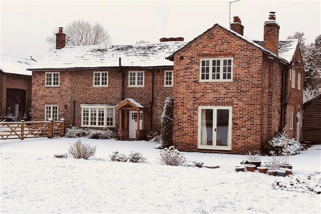 Property photo 2 of 15 (Main)