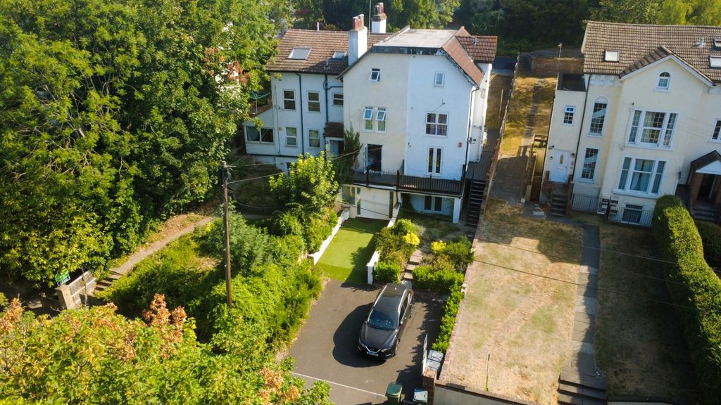 Property photo 2 of 17 5396351