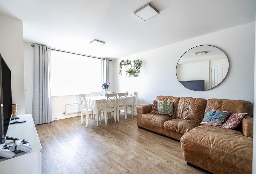 Property photo 3 of 13 1362615-9-68E3E01...