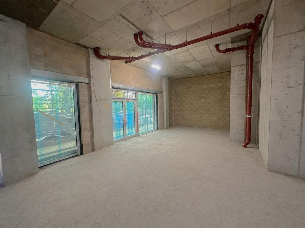 Property photo 2 of 7 Commercial Property To Rent Buy Sw19 42 Station Ro