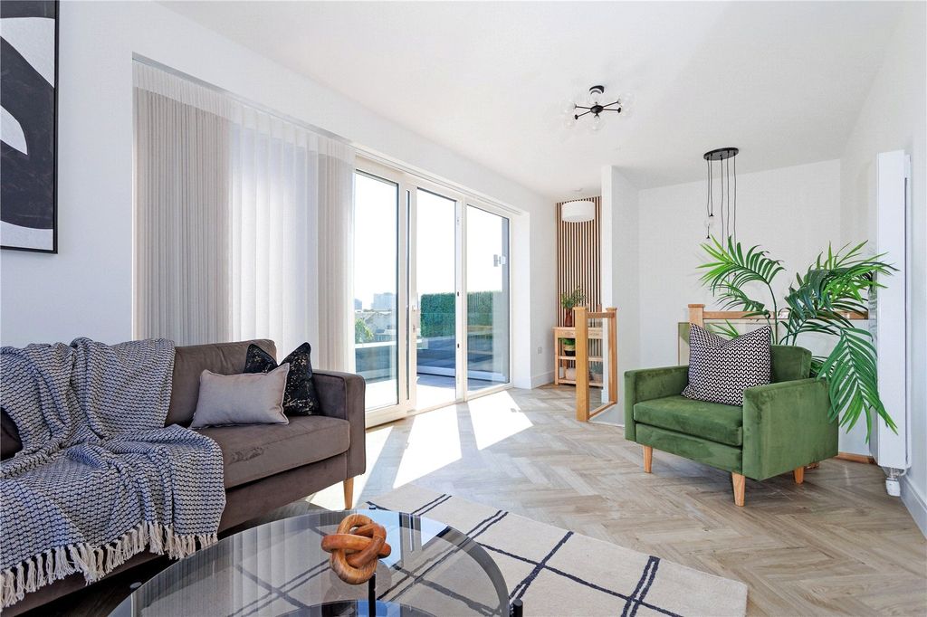 Property photo 3 of 25 Picture No. 15