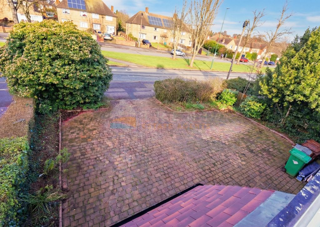 Property photo 2 of 13 2. Front Drive