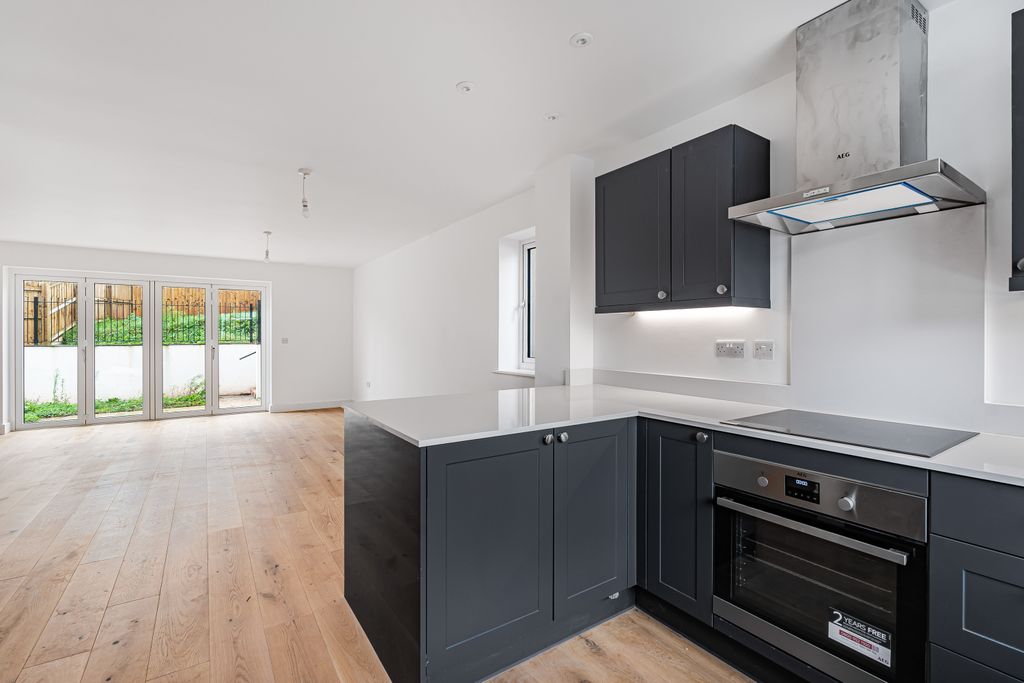 Property photo 3 of 28