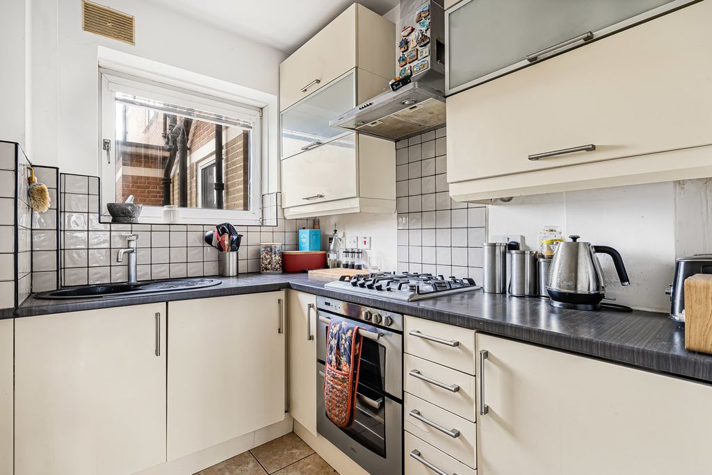 Property photo 3 of 15 Kitchen